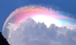 Viral Fenomena Awan Pelangi Muncul di Langit Jonggol, Begini Penjelasan BMKG : Dutaponsel