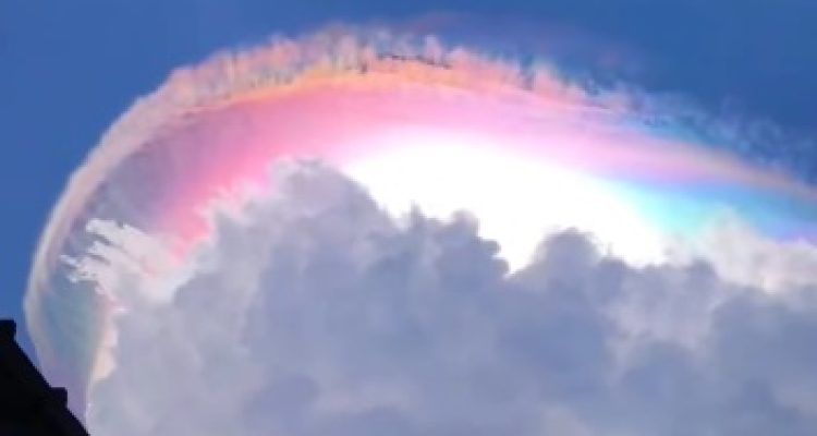 Viral Fenomena Awan Pelangi Muncul di Langit Jonggol, Begini Penjelasan BMKG : Dutaponsel