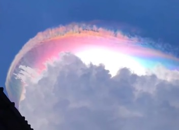 Viral Fenomena Awan Pelangi Muncul di Langit Jonggol, Begini Penjelasan BMKG : Dutaponsel